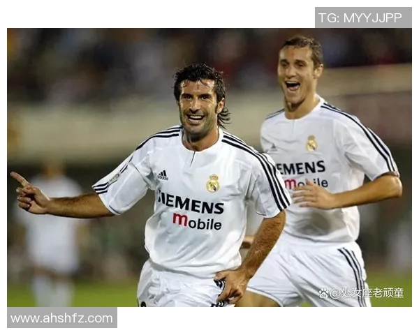 足球传奇菲戈的精彩瞬间与辉煌生涯回顾