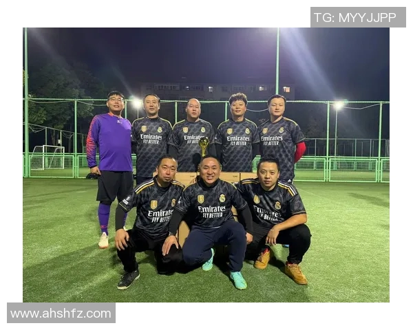 足球明星烙印高清图片展现球场风采与个人魅力的完美结合 足球明星烙印高清图片展现球场风采与个人魅力的完美结合