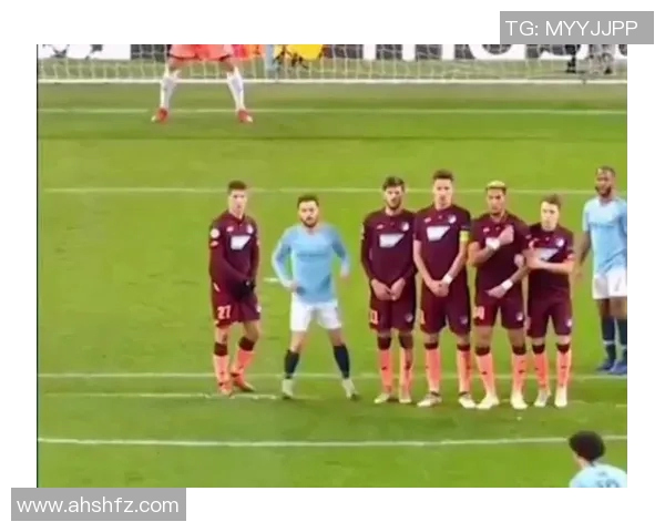 足球明星队成员精彩瞬间大集合展现他们的风采与魅力 足球明星队成员精彩瞬间大集合展现他们的风采与魅力